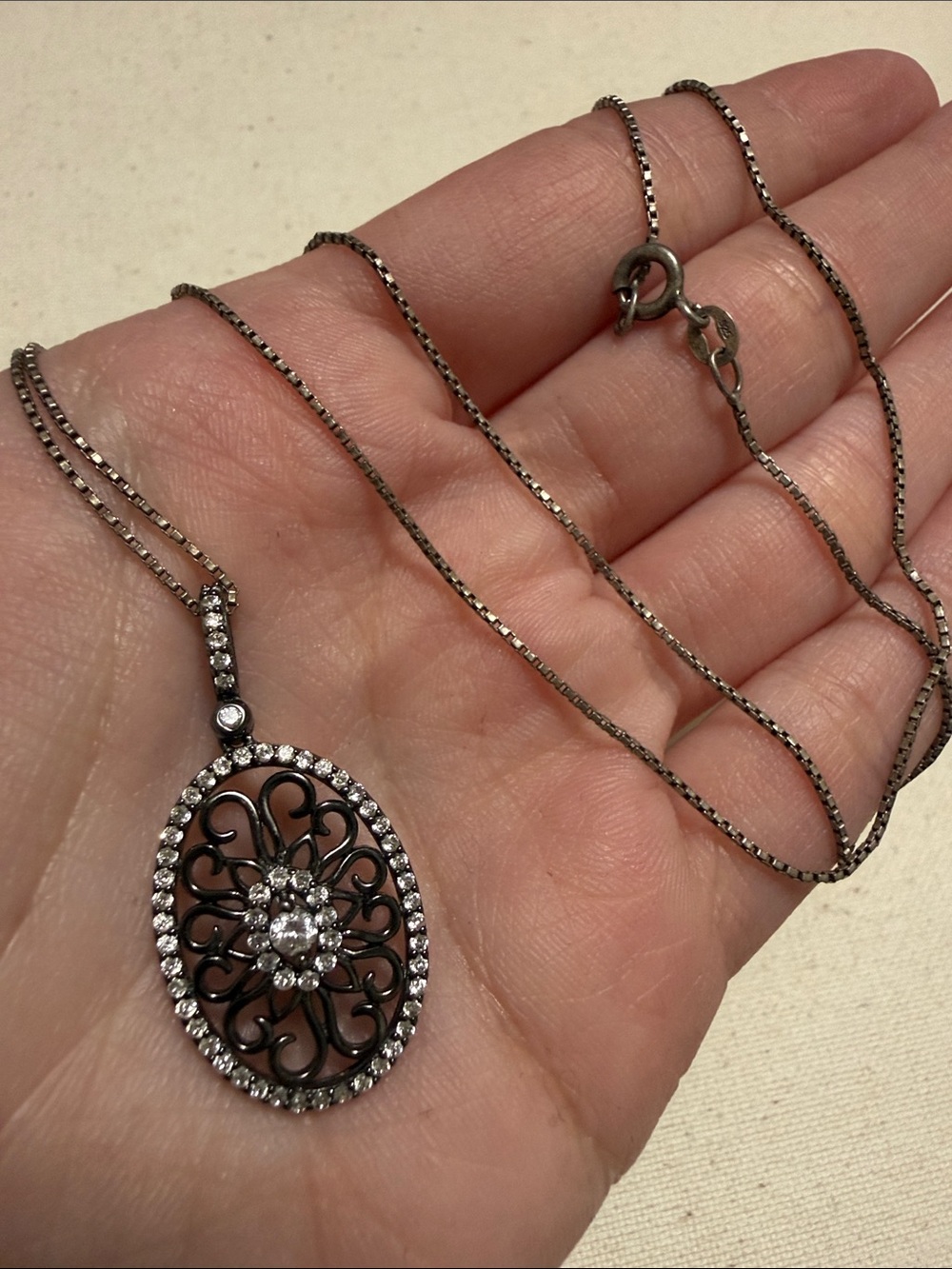 Antique-Style sterling silver 925 Filigree Oval Pendant Necklace 21.5’ in
